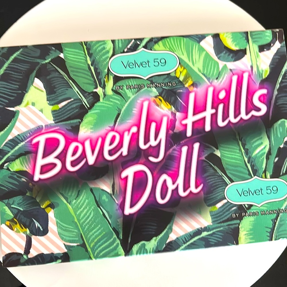 💚 New Beverly Hills Doll Velvet 59 by Paris Manning eyeshadow palette 💚